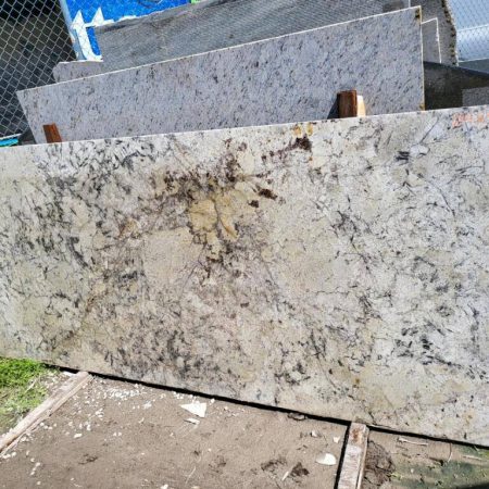 Colonial Cream Granite Remnant 114 x 48