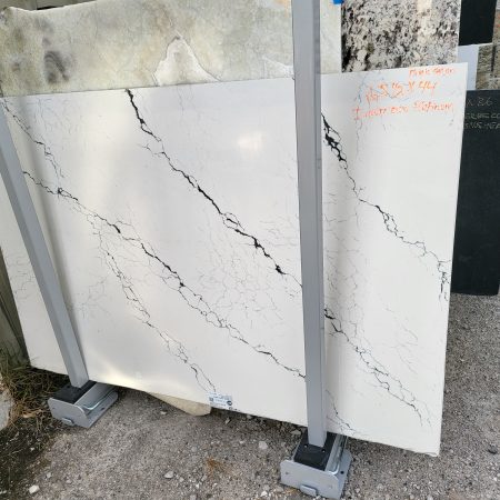 Inverness Platinum Cambria Quartz Remnant 65 x 44